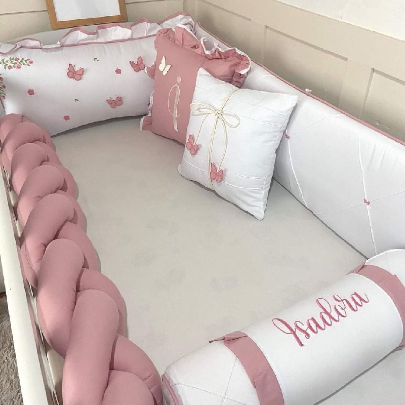 Set de cuna para niña con protector trenzado en blanco y palo rosa