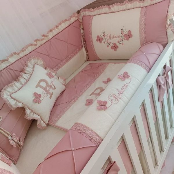 set de cuna con protector tubular rosado y crema personalizado par aniña en Lima Perú