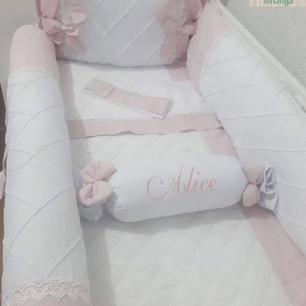 Set de cuna con protector tubular para niña en blanco y rosado entrega en Lima Perú